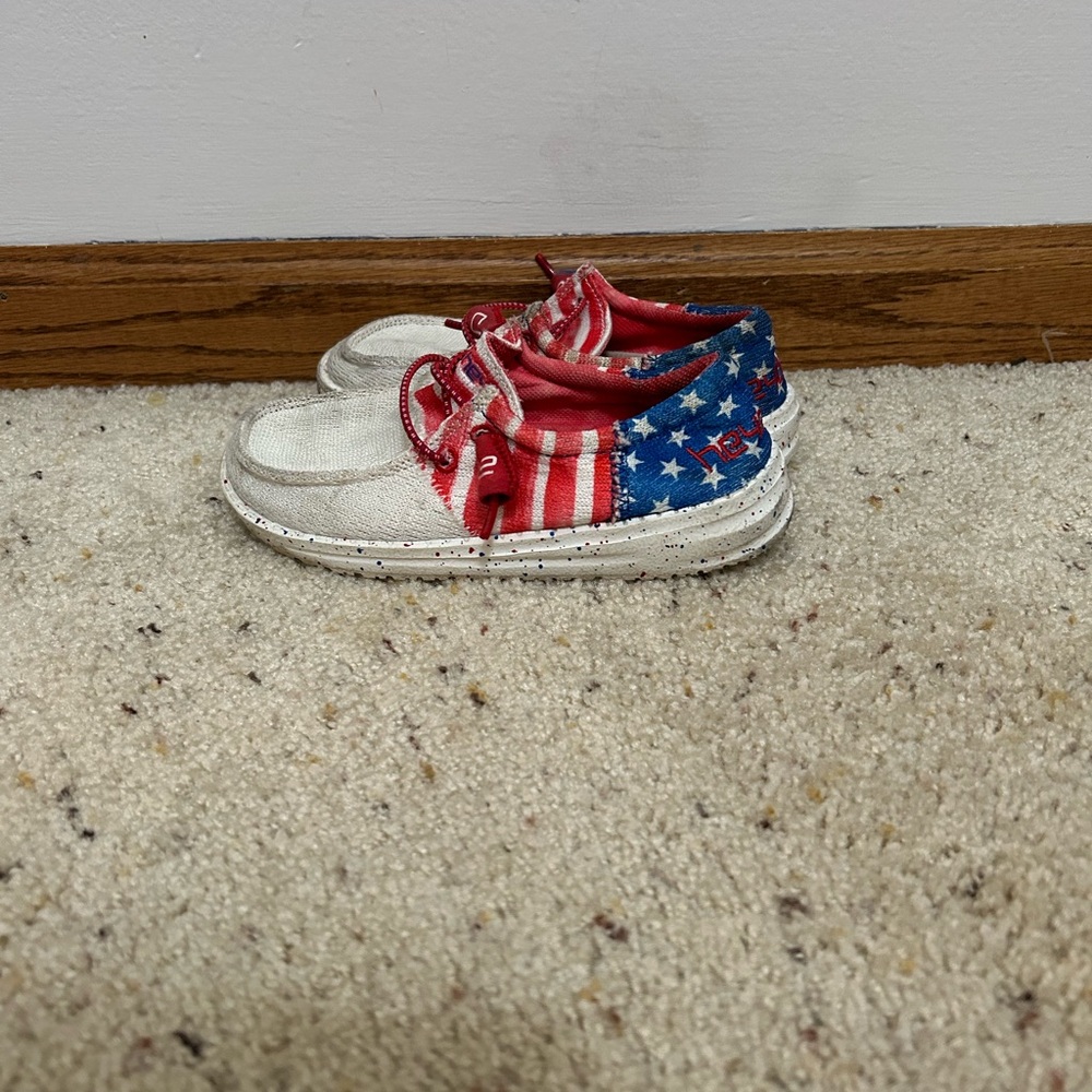 Kid's Size 11 USA Hey Dudes